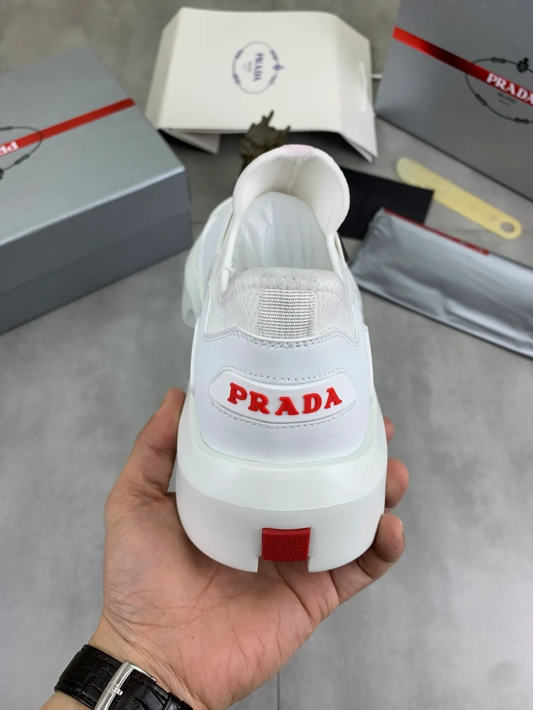 Men's men's shoes 💰P620💰[New model] The top version is now available on the official website, 🆘 The trendy brand (Prada) mainly promotes the popular style, avant-garde and versatile fashionable men's shoes, private version mold opening, cowhide surface splicing 1:1 replica.. Simple fashion, original imported cowhide and lining cowhide feet; the atmosphere and personality are more fashionable, eye-catching and pursuing class. It will subvert the old idea and be a must-have for fashion trendsetters with you! Must keep for yourself ! Tall and comfortable, large and low, high-end quality workmanship. The new high-end foam outsole from the official website. Size: 38-45. 3️⃣colors available.